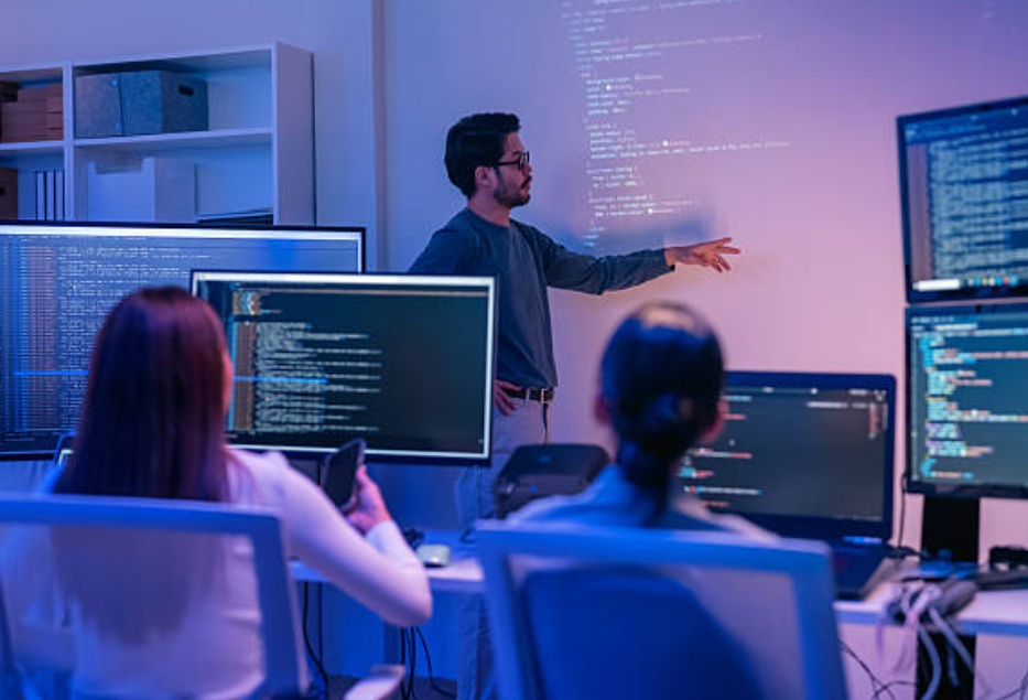 Choosing the Right Fintech Developers for Projects